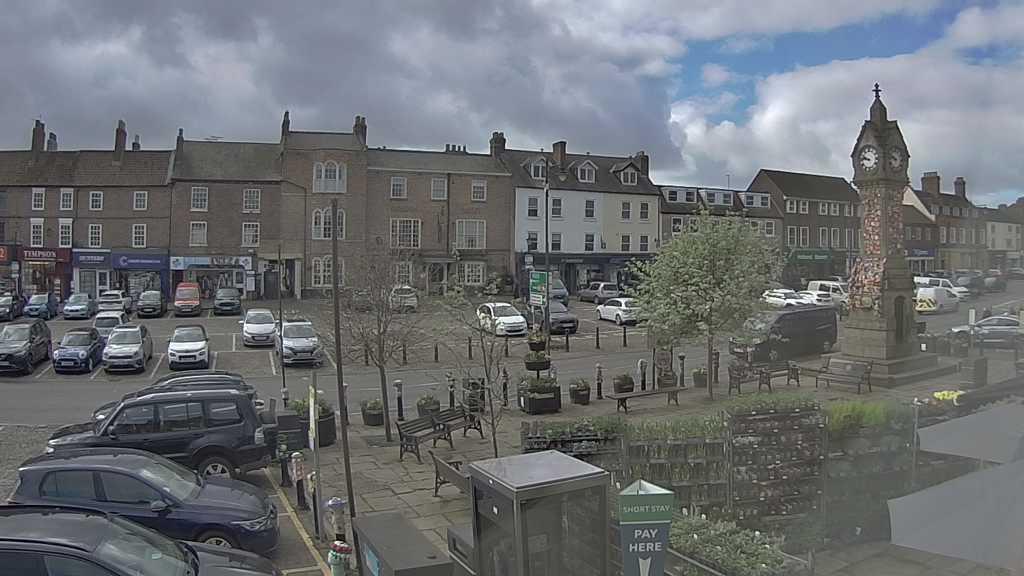 Thirsk webcam overlooking the Market Place
