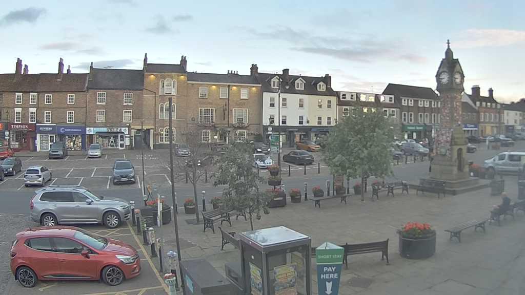Thirsk webcam overlooking the Market Place