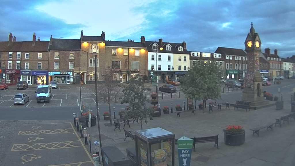 Thirsk webcam overlooking the Market Place
